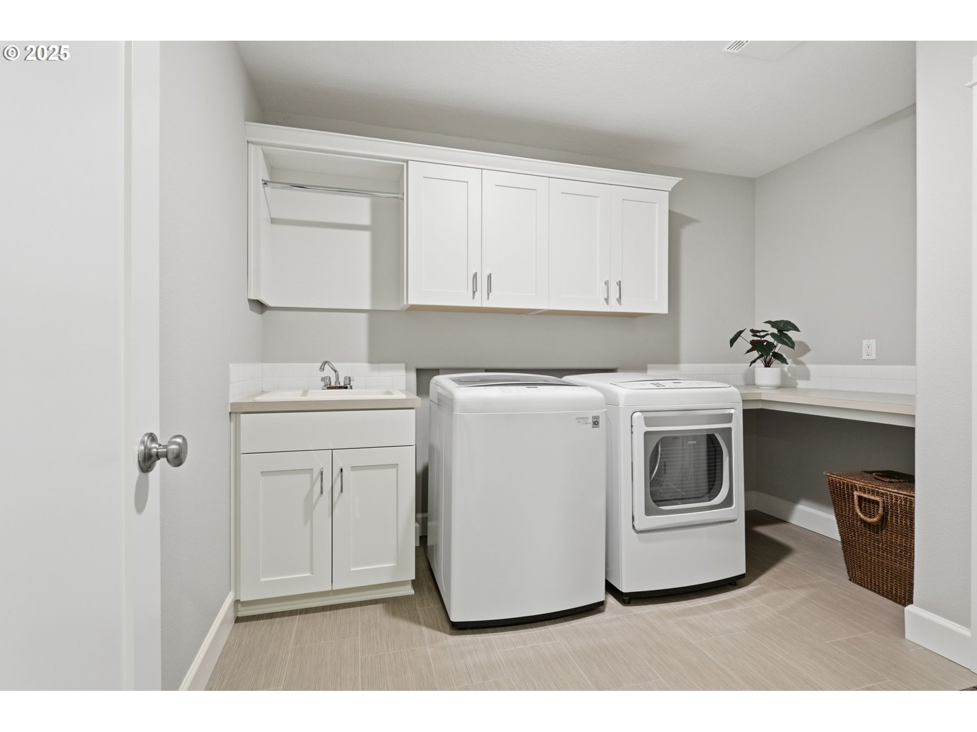 28337 Southwest Morningside Avenue Wilsonville, OR 97070 - Photo 24 of 48 a utility room with sink dryer and washer