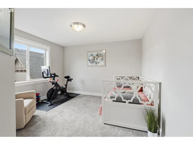 a view of a house with yard and porch