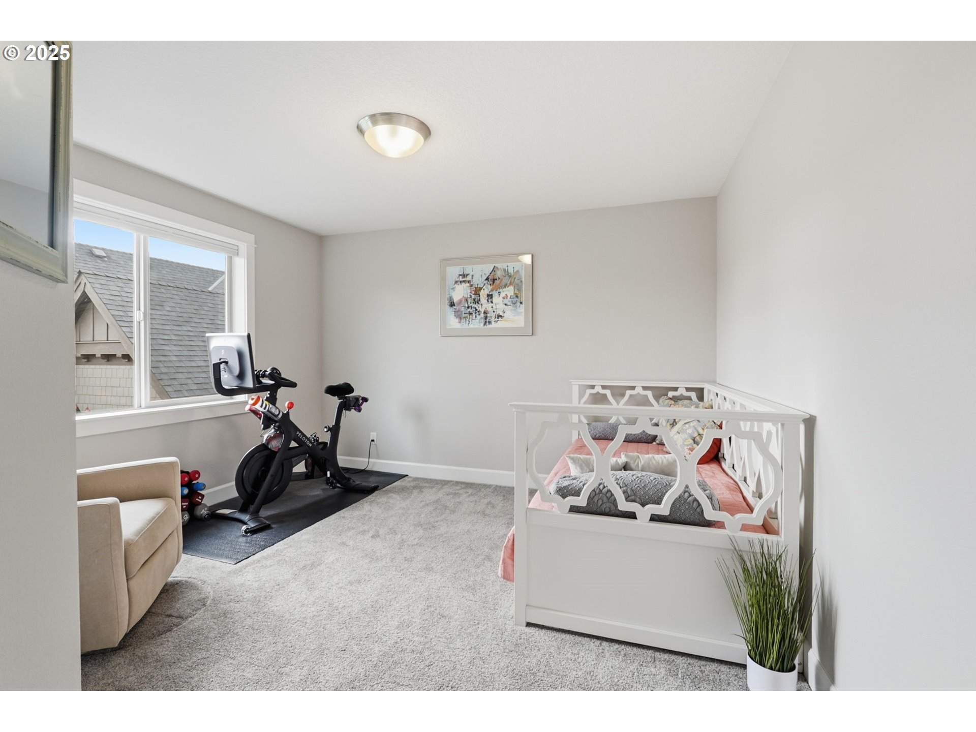 28337 Southwest Morningside Avenue Wilsonville, OR 97070 - Photo 31 of 48 a room with furniture and a window