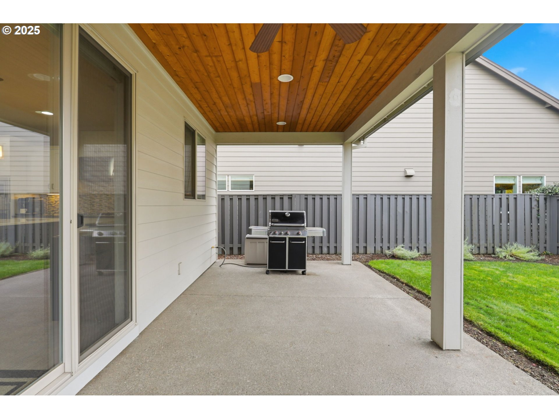 28337 Southwest Morningside Avenue Wilsonville, OR 97070 - Photo 34 of 48 a view of an empty room with floor to ceiling window
