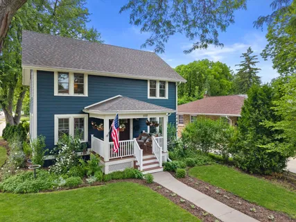 $699,900 | 102 Woodland Lane, Oconomowoc, WI 53066
