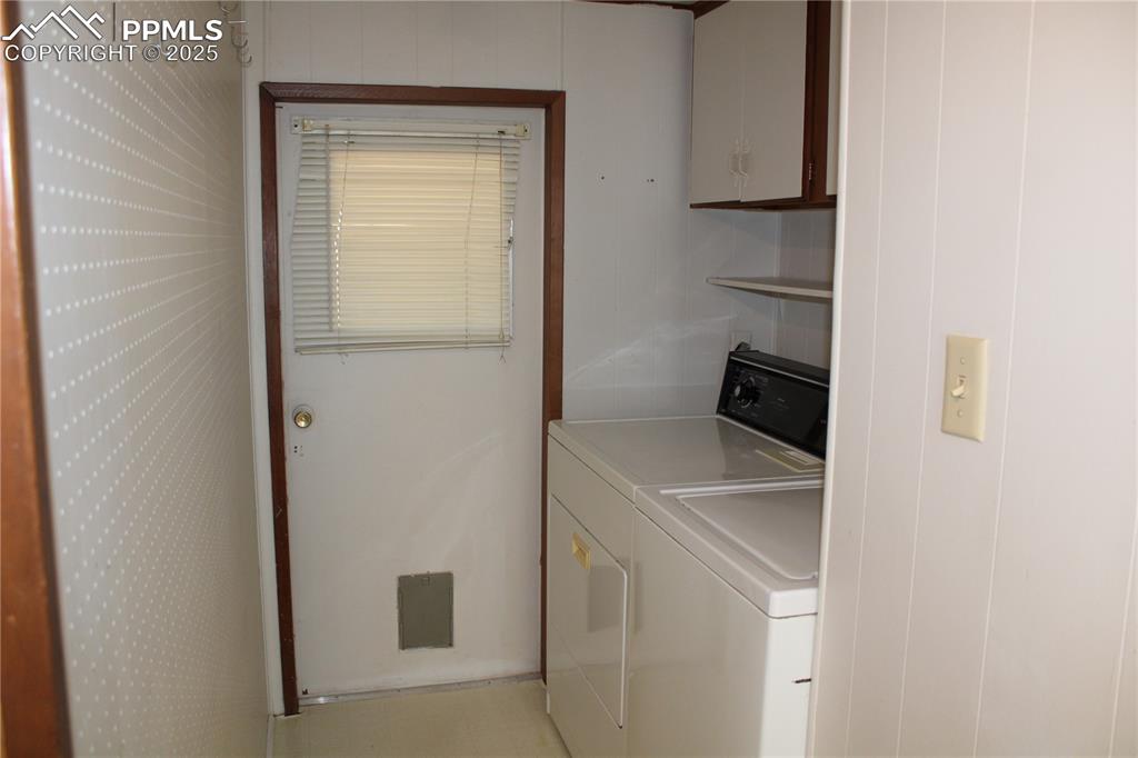 8320 Piute Road Colorado Springs, CO 80926 - Photo 11 of 20 a utility room with washer and dryer