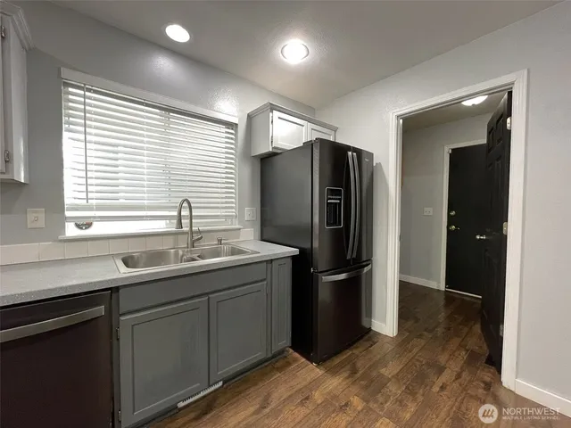 a view of utility room