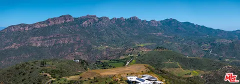 a view of a dry yard