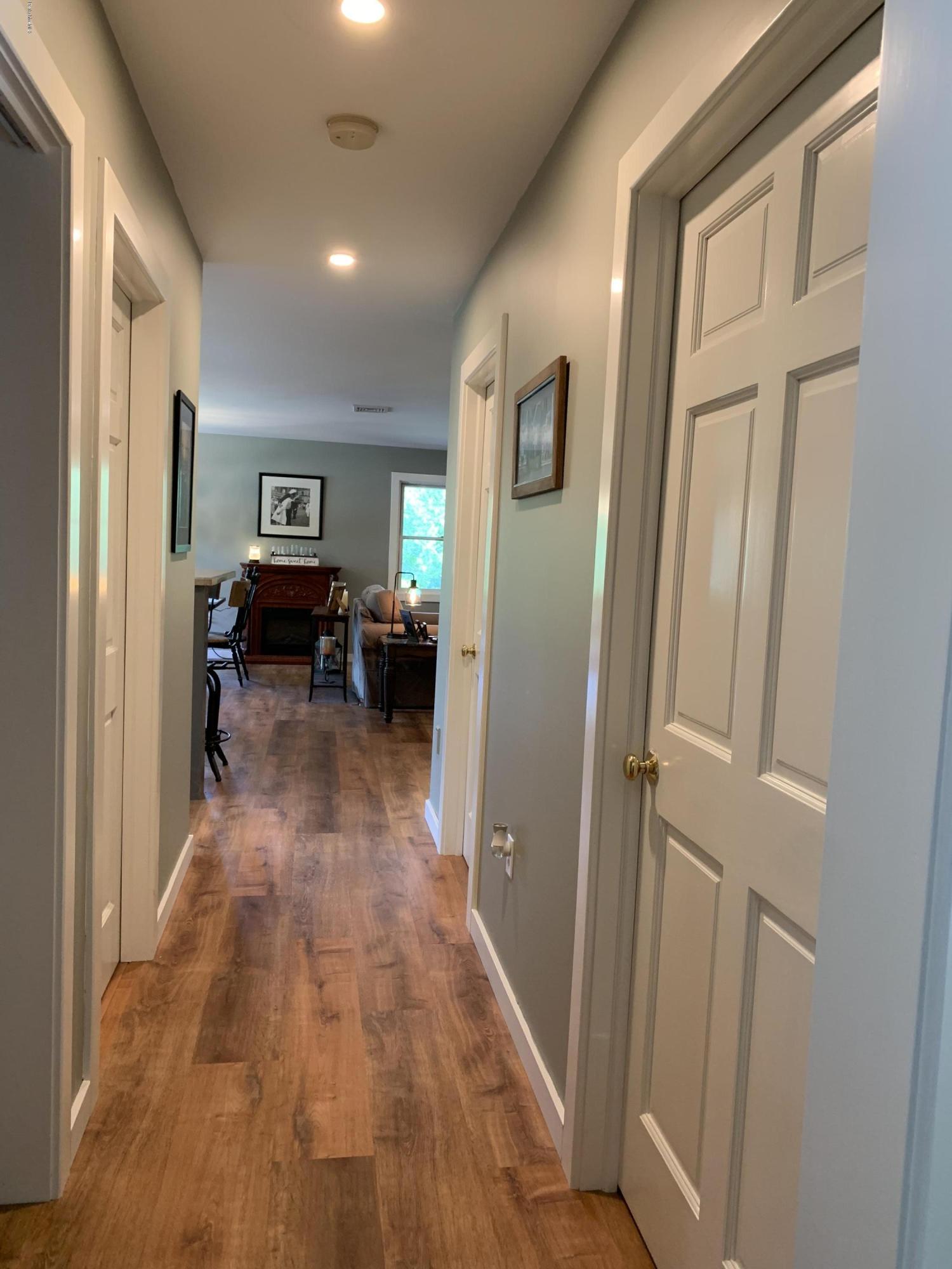 33 Woodbeck Ridge Road Sheffield, MA 01230 - Photo 8 of 52 hallway