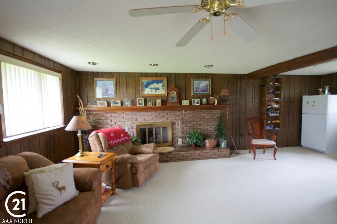 75395 Omo Road Armada, MI 48005 - Photo 15 of 42 Family room