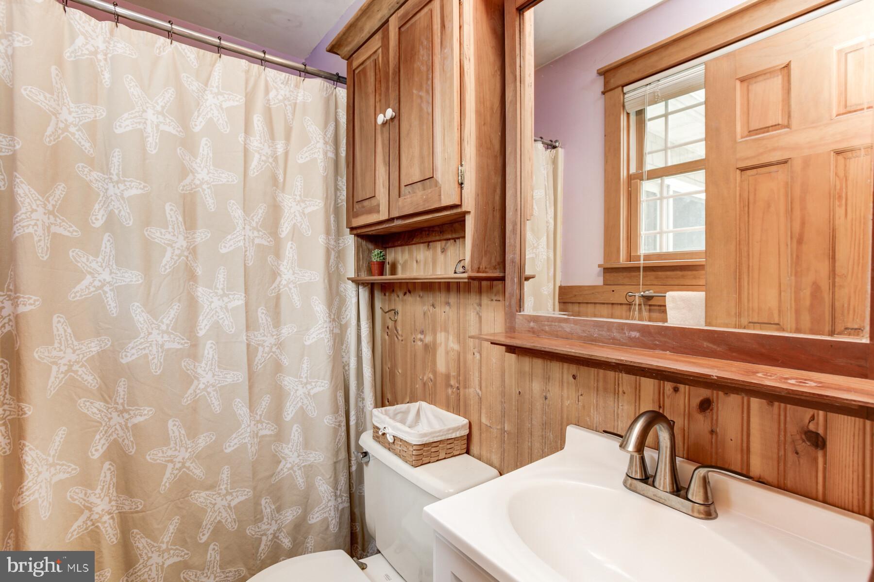 1519 Bachmans Valley Road Westminster, MD 21158 - Photo 29 of 55 En Suite Bath of Bedroom 2