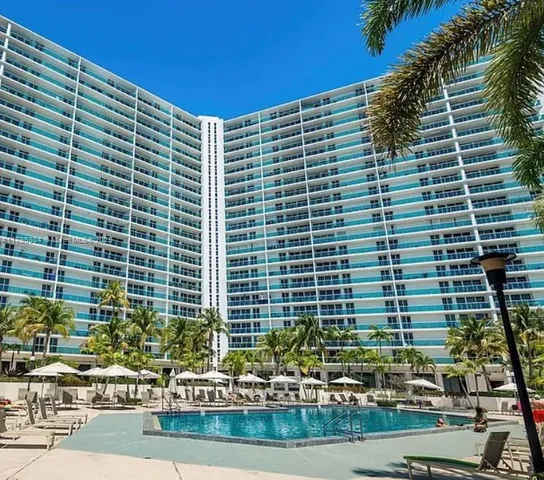 $4,500 | 100 Bayview Drive, Unit PH29, Sunny Isles Beach, FL 33160