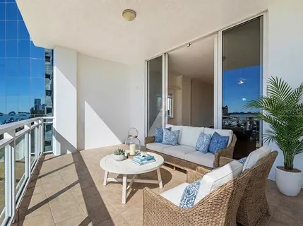 $1,550,000 | 1233 North Gulfstream Avenue, Unit 401, Sarasota, FL 34236