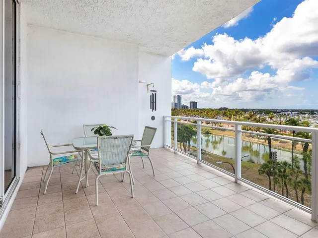 $1,650,000 | 1233 North Gulfstream Avenue, Unit 401, Sarasota, FL 34236