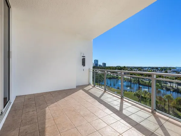 $1,550,000 | 1233 North Gulfstream Avenue, Unit 401, Sarasota, FL 34236