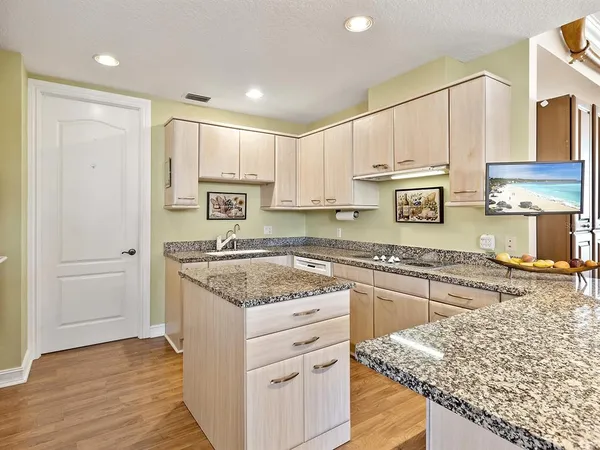 $1,550,000 | 1233 North Gulfstream Avenue, Unit 401, Sarasota, FL 34236