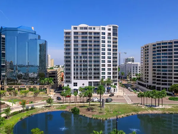 $1,550,000 | 1233 North Gulfstream Avenue, Unit 401, Sarasota, FL 34236