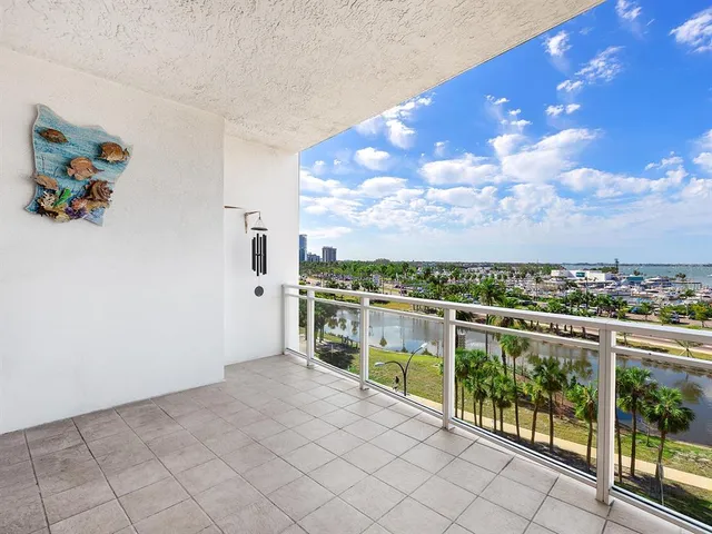$1,650,000 | 1233 North Gulfstream Avenue, Unit 401, Sarasota, FL 34236