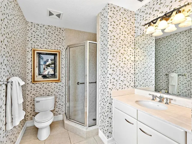 $1,650,000 | 1233 North Gulfstream Avenue, Unit 401, Sarasota, FL 34236