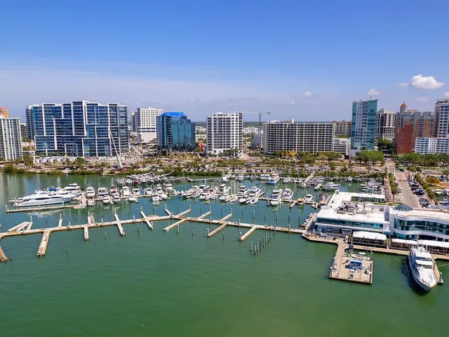 $1,650,000 | 1233 North Gulfstream Avenue, Unit 401, Sarasota, FL 34236