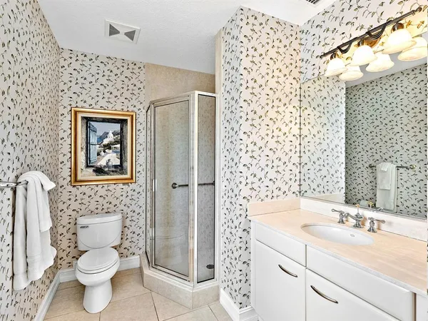 $1,550,000 | 1233 North Gulfstream Avenue, Unit 401, Sarasota, FL 34236