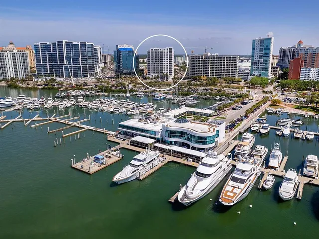 $1,650,000 | 1233 North Gulfstream Avenue, Unit 401, Sarasota, FL 34236