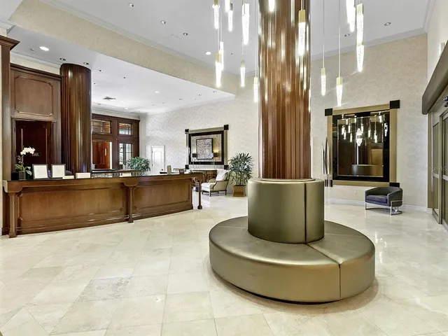 $1,650,000 | 1233 North Gulfstream Avenue, Unit 401, Sarasota, FL 34236