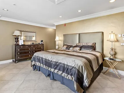 $1,550,000 | 1233 North Gulfstream Avenue, Unit 401, Sarasota, FL 34236