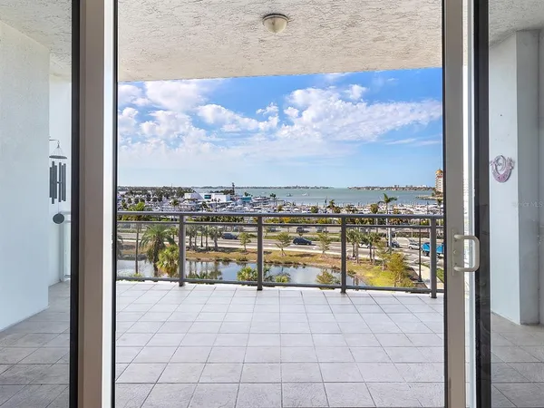 $1,550,000 | 1233 North Gulfstream Avenue, Unit 401, Sarasota, FL 34236
