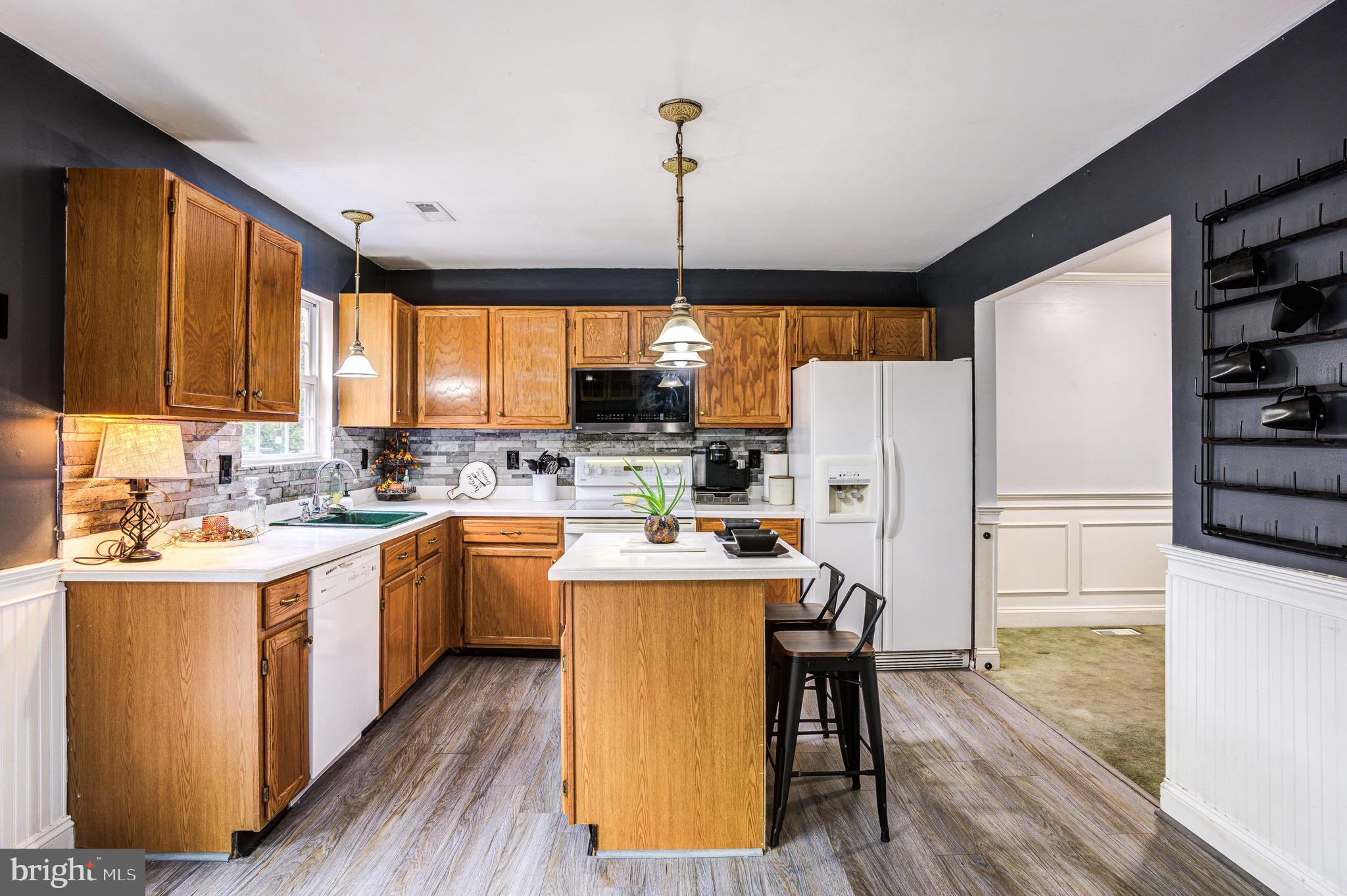 257 Green Fern Way Halethorpe, MD 21227 - Photo 3 of 36 Spacious eat in kitchen