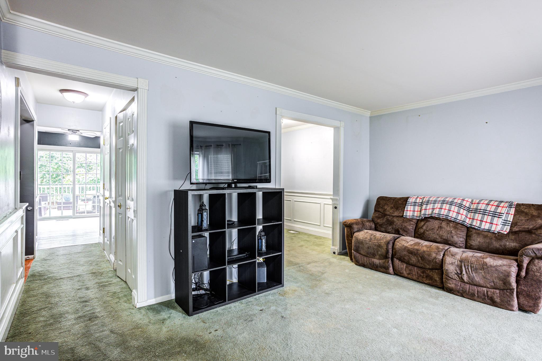 257 Green Fern Way Halethorpe, MD 21227 - Photo 10 of 36 Living Room