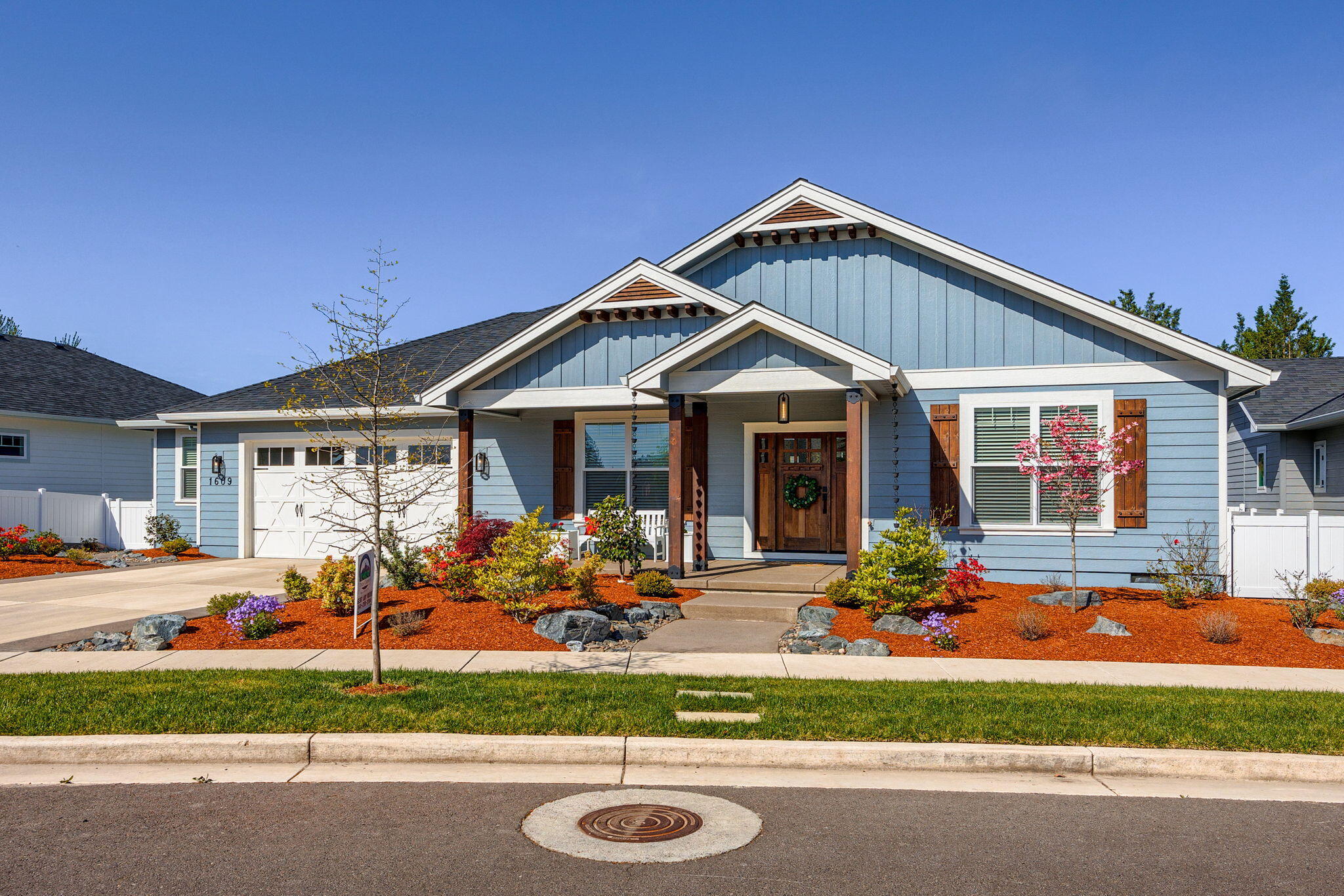 1609 River Run Street Central Point, OR 97502 - Photo 4 of 43 4-web-or-mls-RRS (4)