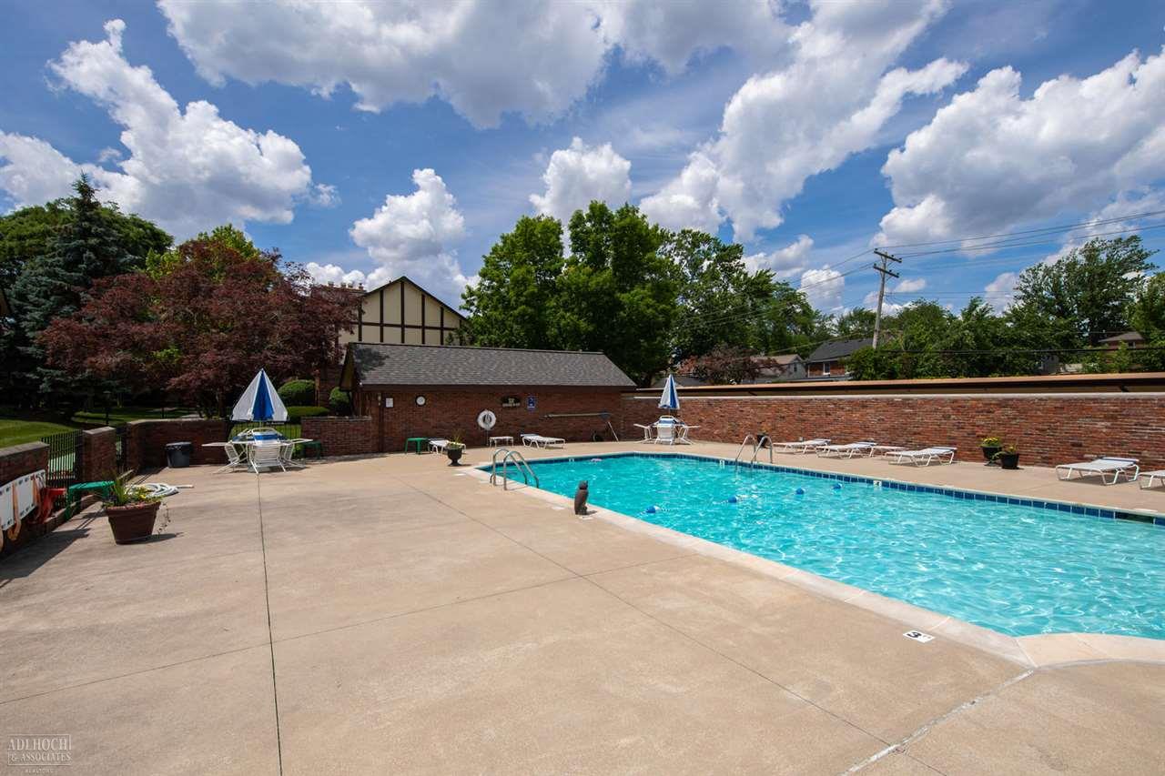 1750 Vernier Road, Unit 17 Grosse Pointe Woods, MI 48236 - Photo 30 of 33