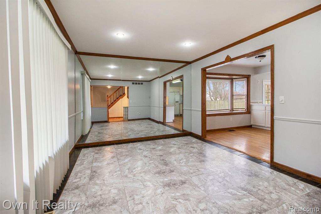 528 Buckingham Road Canton, MI 48188 - Photo 4 of 28