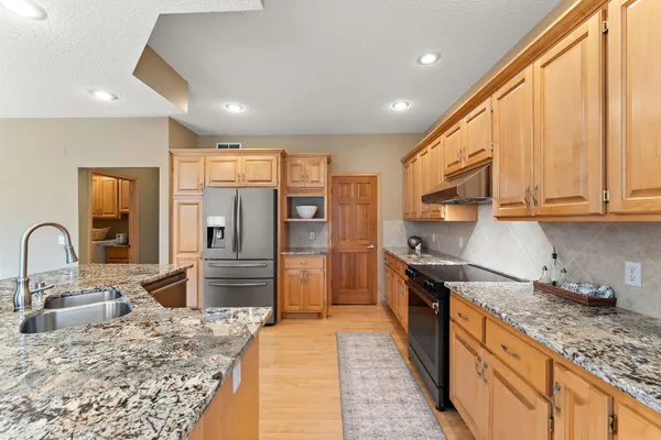 $667,700 | 8915 Tewsbury Gate, Maple Grove, MN 55311