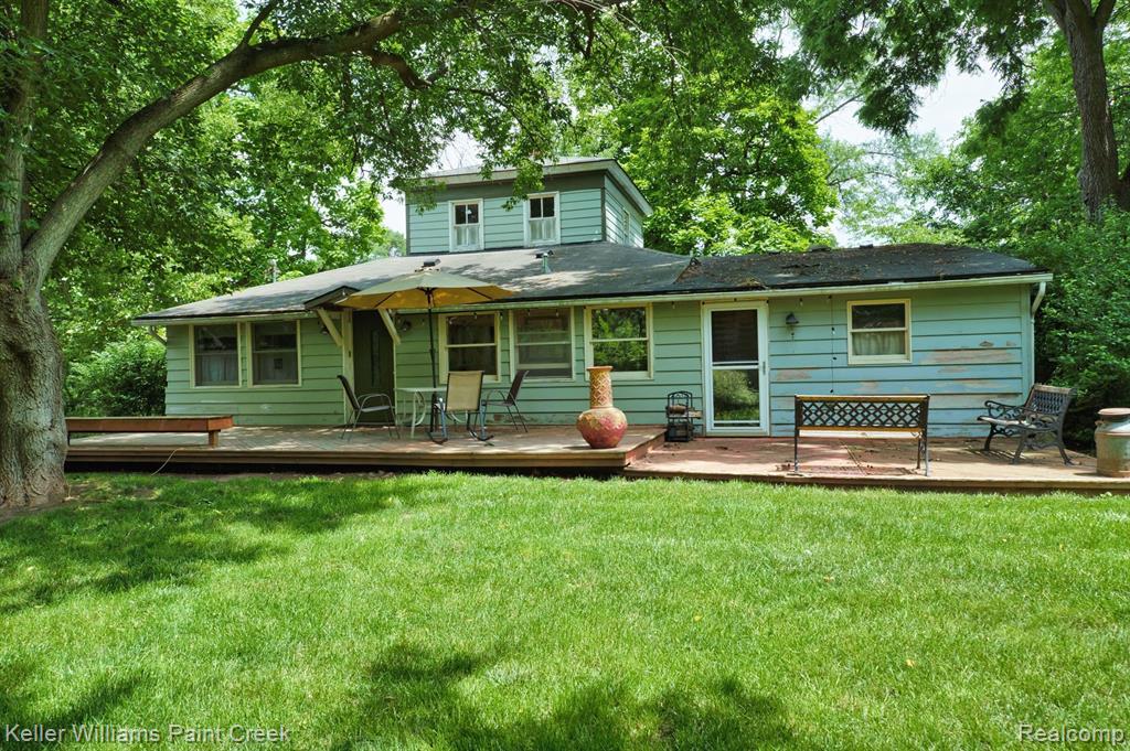 60951 Mt Vernon Road Rochester, MI 48306 - Photo 3 of 32