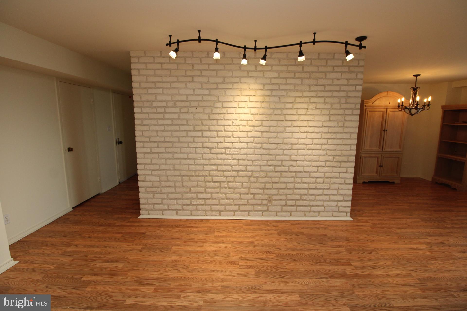 9701 Fields Road, Unit 407 Gaithersburg, MD 20878 - Photo 11 of 29 Living Room