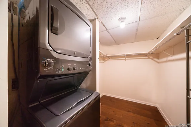 a view of utility room