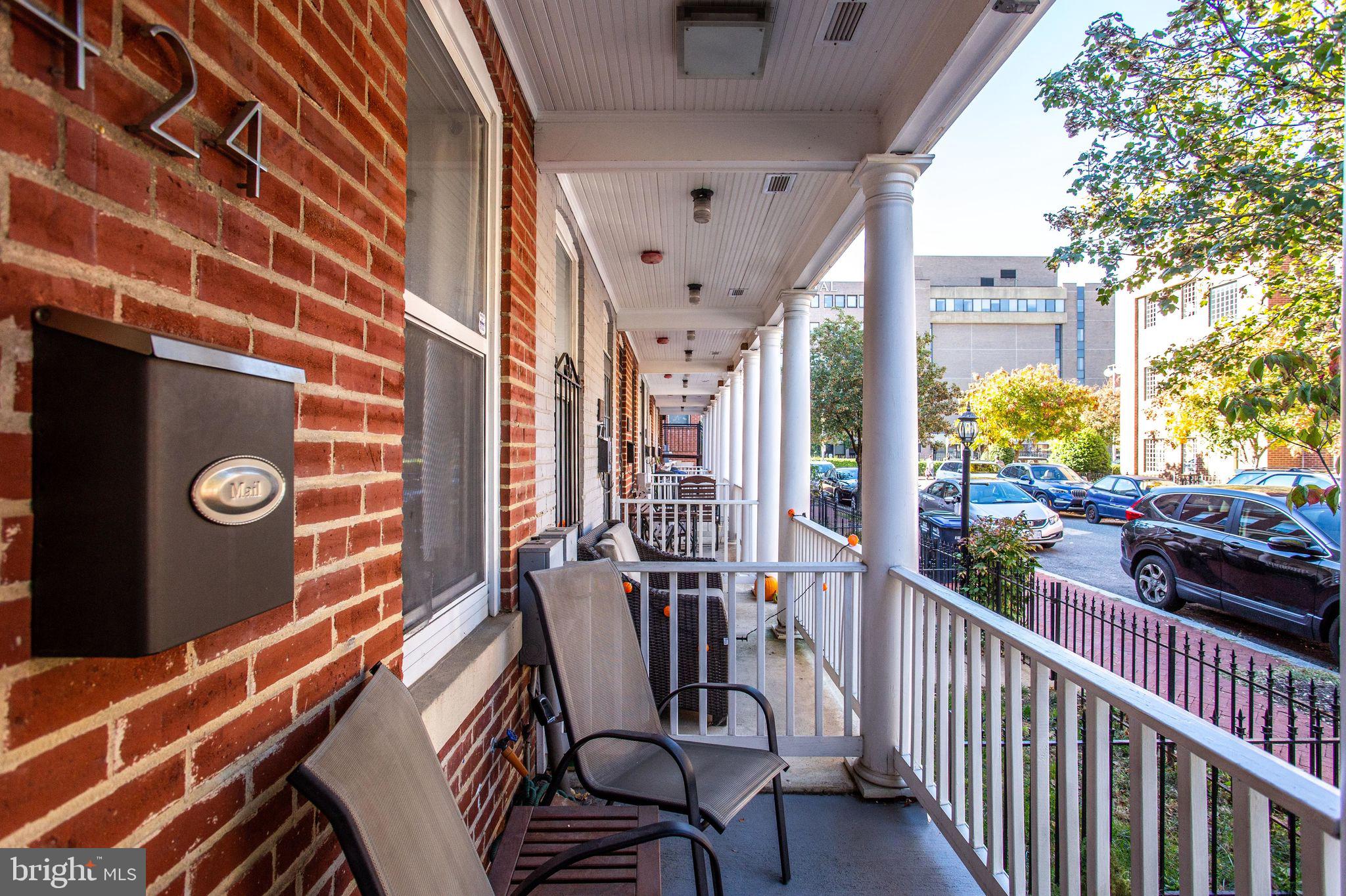 424 Oakdale Place Northwest Washington, DC 20001 - Photo 4 of 35