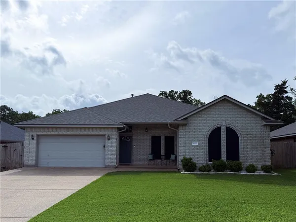 $374,500 | 1512 Hunter Creek Drive, College Station, TX 77845