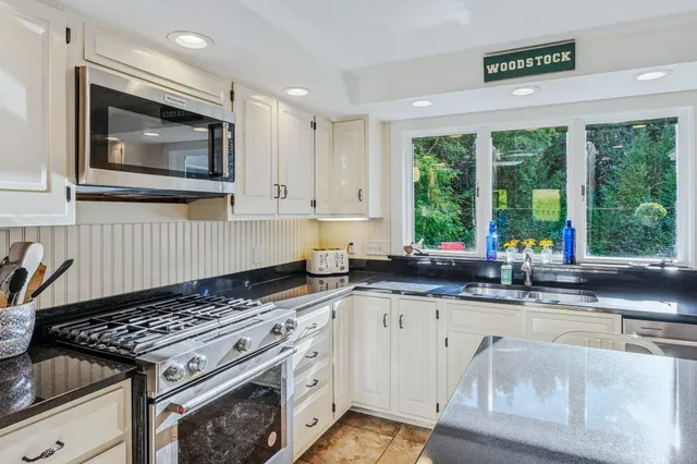 $869,000 | 3961 Hartland Hill Road, Woodstock, VT 05091