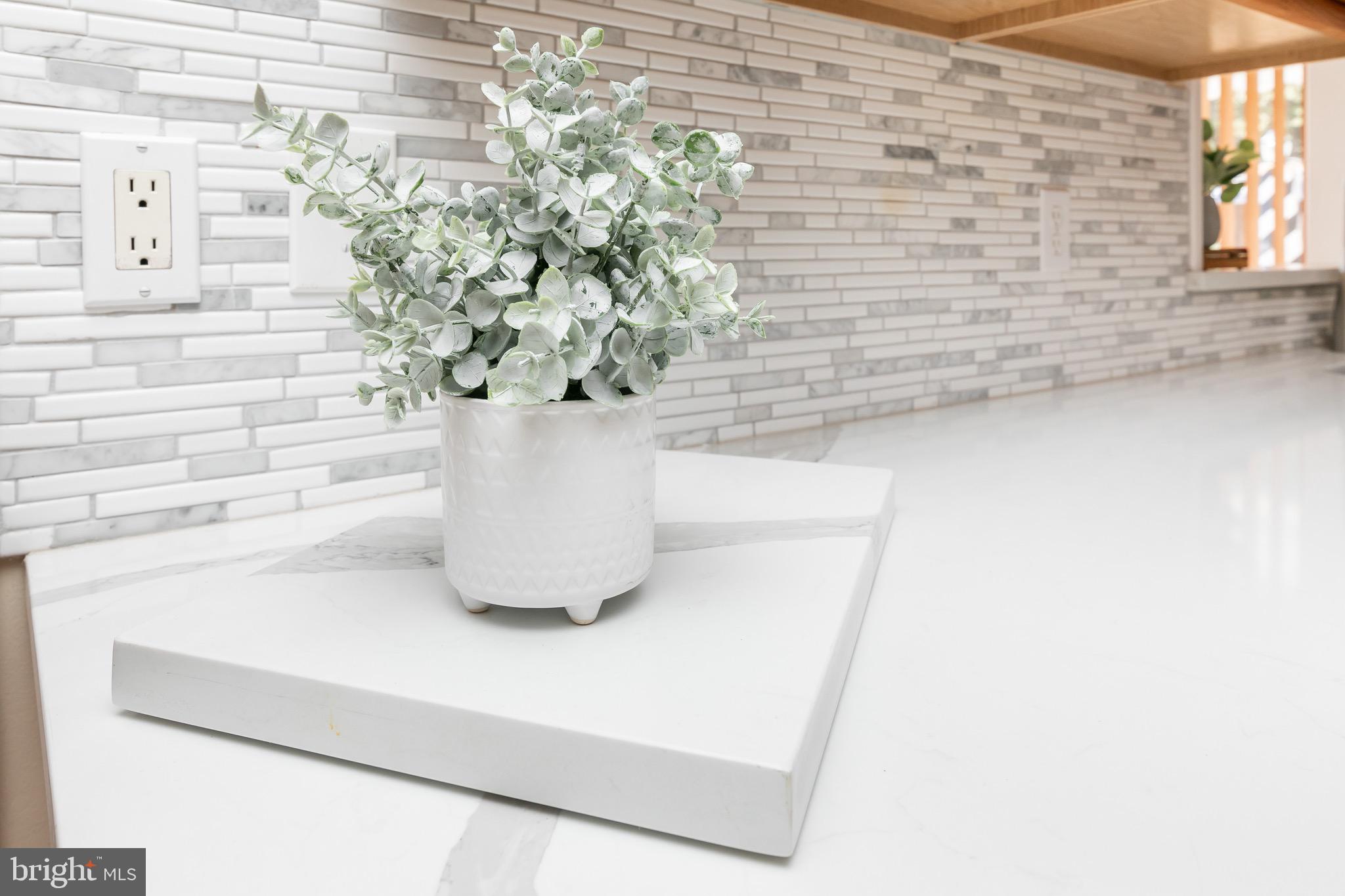 21633 Wetipquin Road Tyaskin, MD 21865 - Photo 22 of 88 a vase of flowers sitting on a table