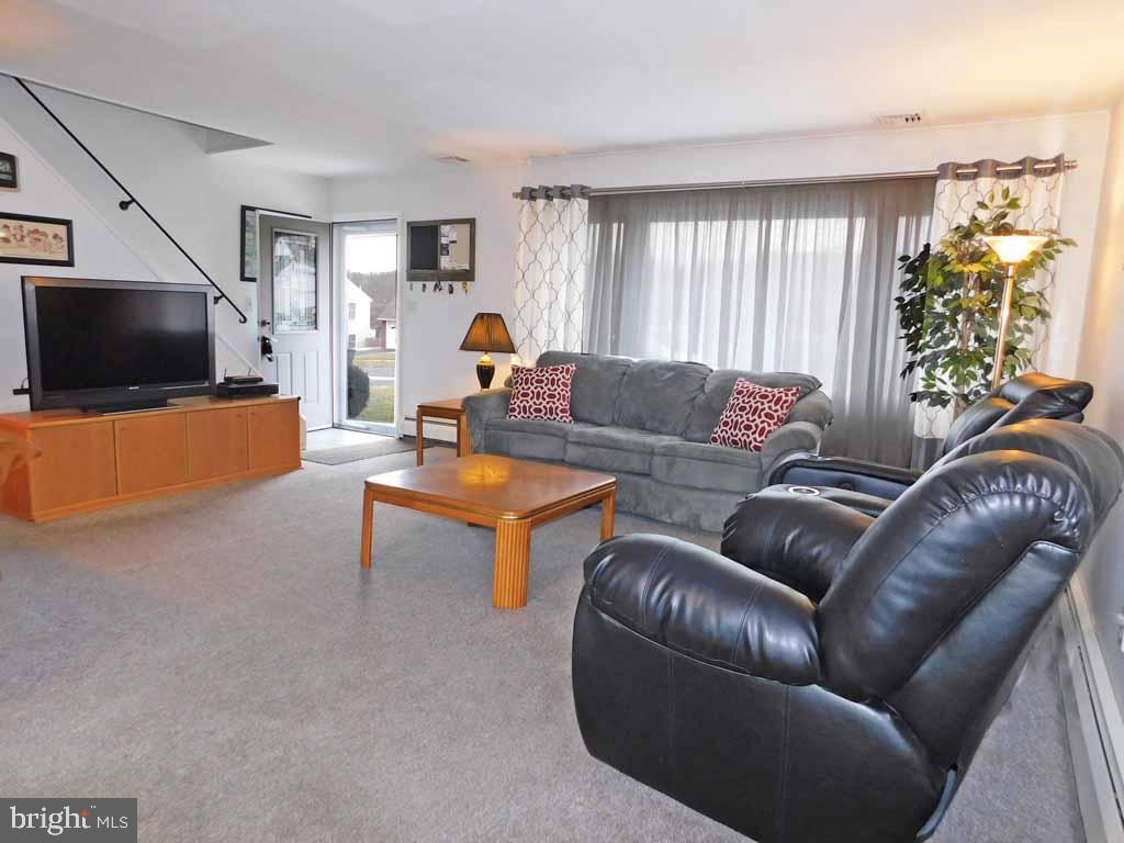 45 Quail Road Levittown, PA 19057 - Photo 6 of 24 Gallery Image 6