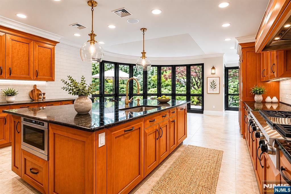 4 Hunter Ridge Woodcliff Lake, NJ 07677 - Photo 13 of 24