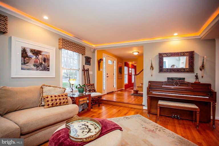10908 Wilder Point Lane Reston, VA 20191 - Photo 3 of 30 Living Room