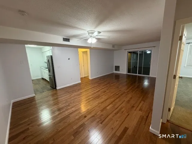 $1,900 | 2 Concorde Way, Unit A4, Windsor Locks, CT 06096