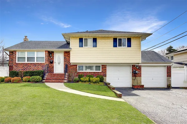 $799,999 | 4 David Drive, Farmingdale, NY 11735