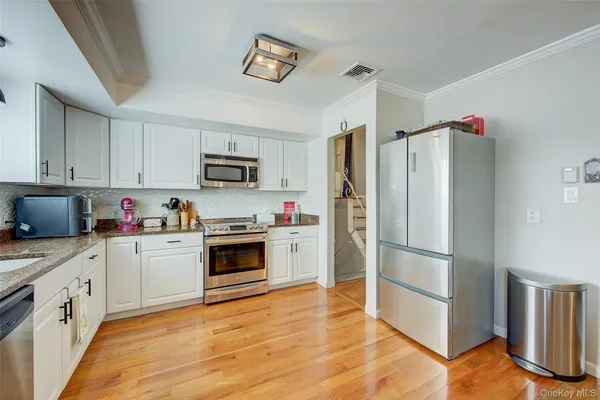 $799,999 | 4 David Drive, Farmingdale, NY 11735