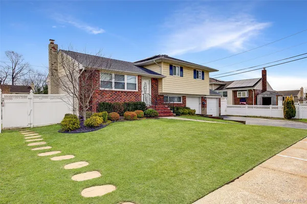 $799,999 | 4 David Drive, Farmingdale, NY 11735