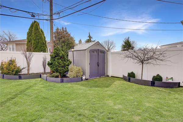 $799,999 | 4 David Drive, Farmingdale, NY 11735