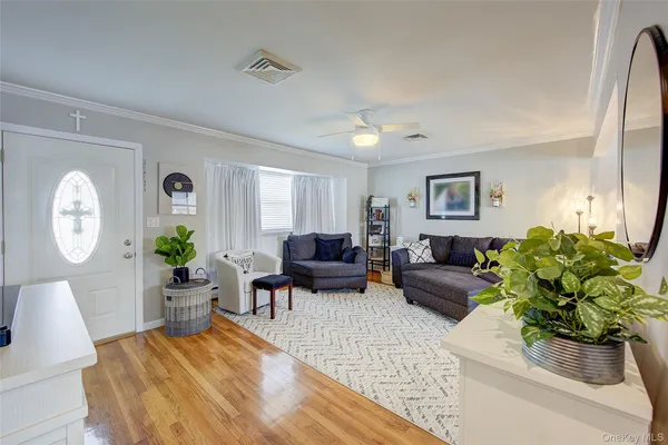 $799,999 | 4 David Drive, Farmingdale, NY 11735