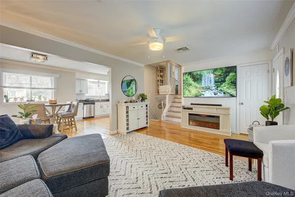 $799,999 | 4 David Drive, Farmingdale, NY 11735