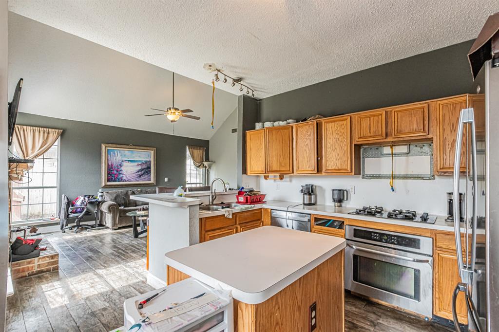 6601 Classen Trail Arlington, TX 76002 - Photo 2 of 25