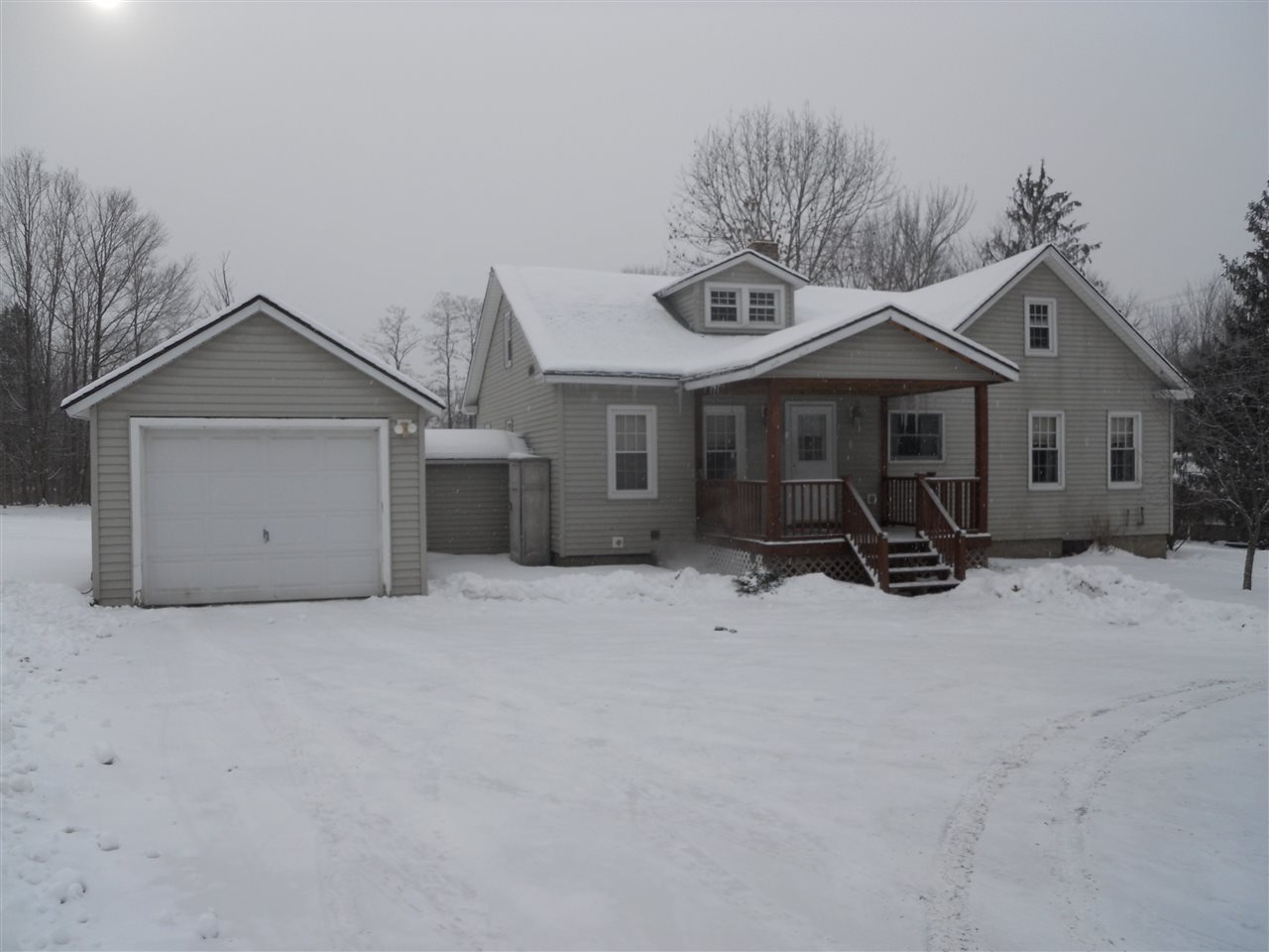 52 Post Road Rutland Town, VT 05701 - Photo 1 of 19